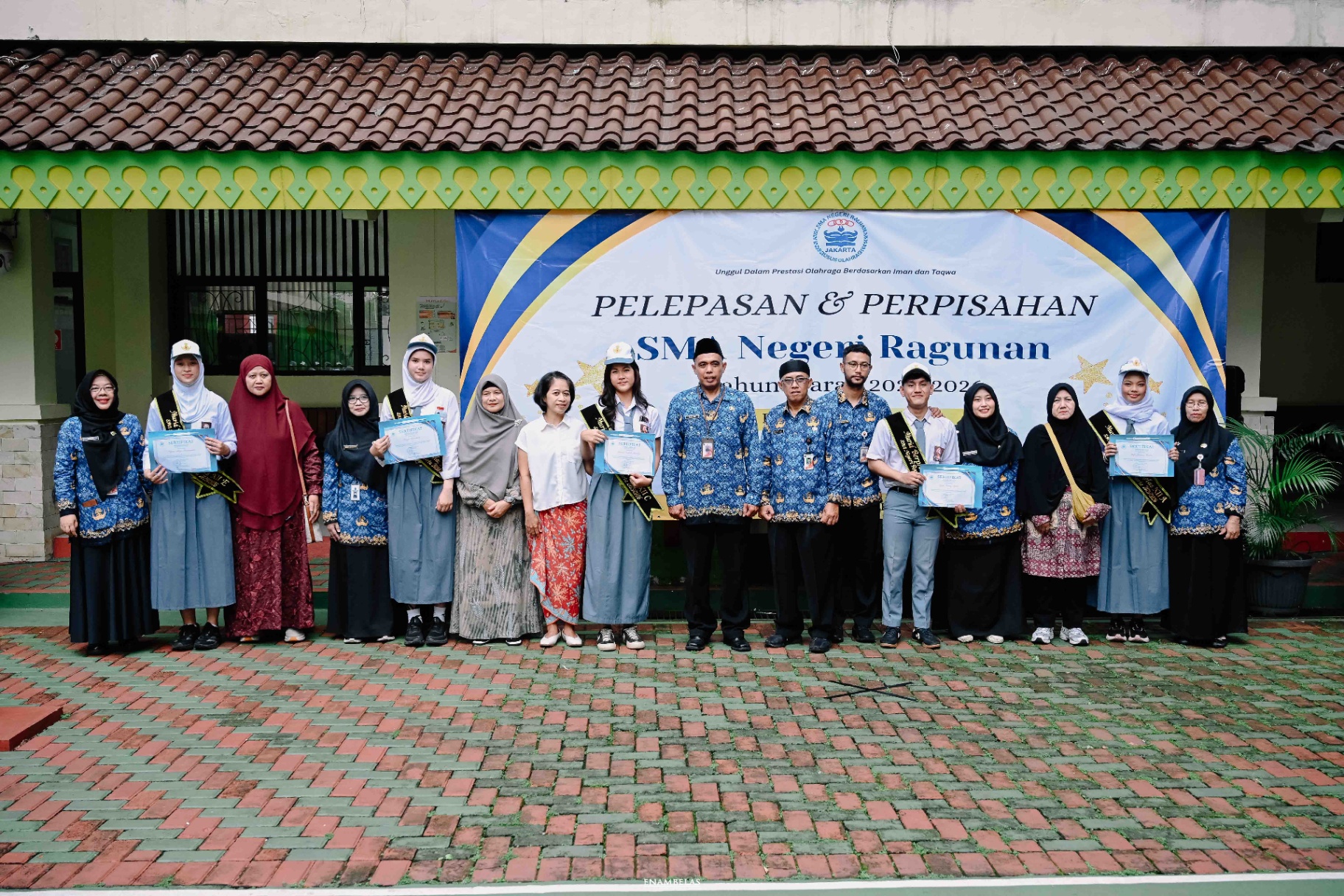 Apresiasi Siswa Berprestasi Warnai Pelepasan Kelas XII SMA Negeri Ragunan Tahun Pelajaran 2025/2026